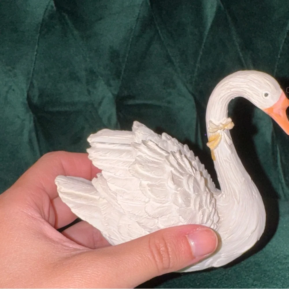 Vintage Resin Bridal Swan Figurine for Wedding Cake Topper